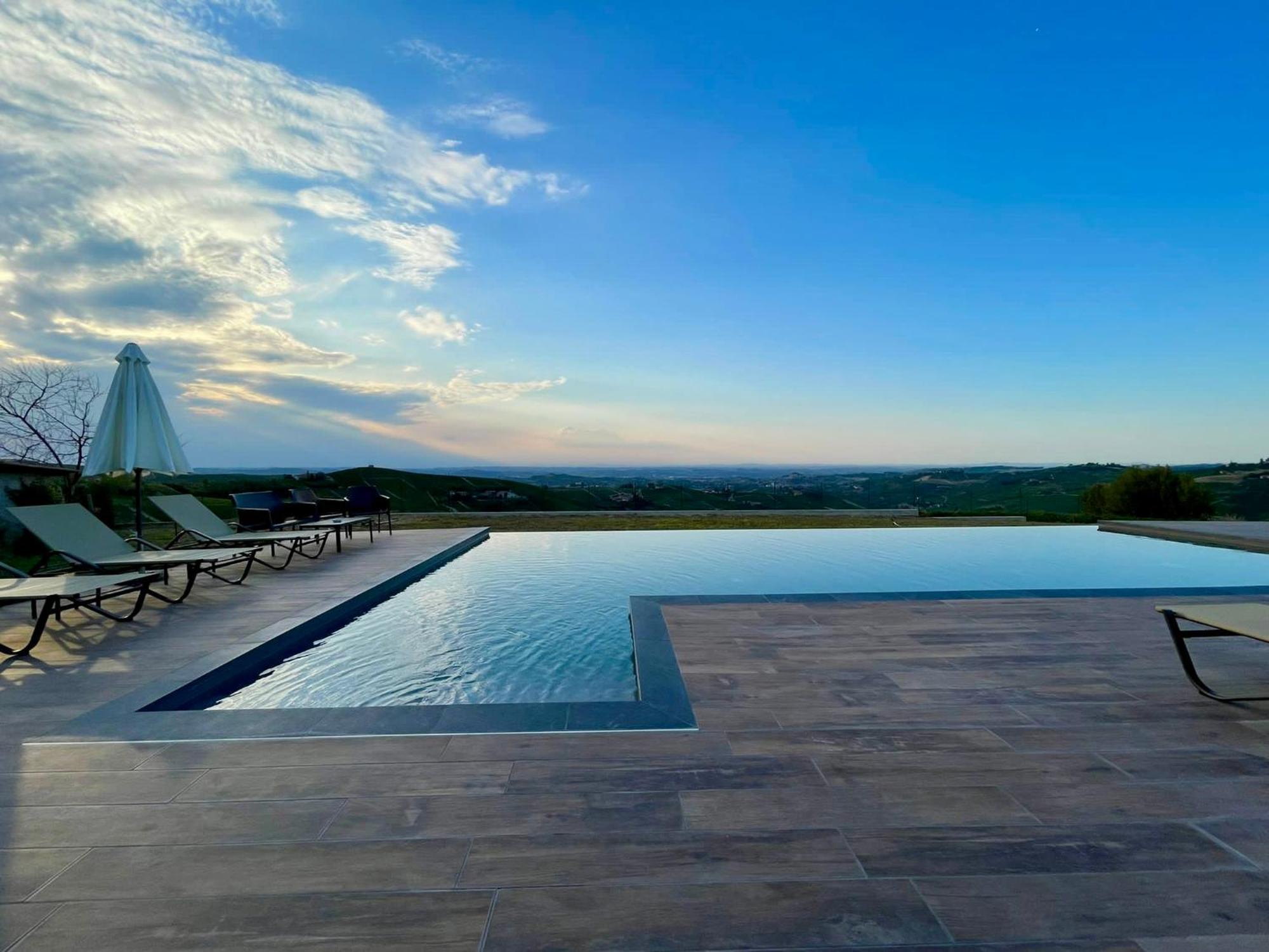 Villa Barbero Alba Langhe Mango Exteriör bild