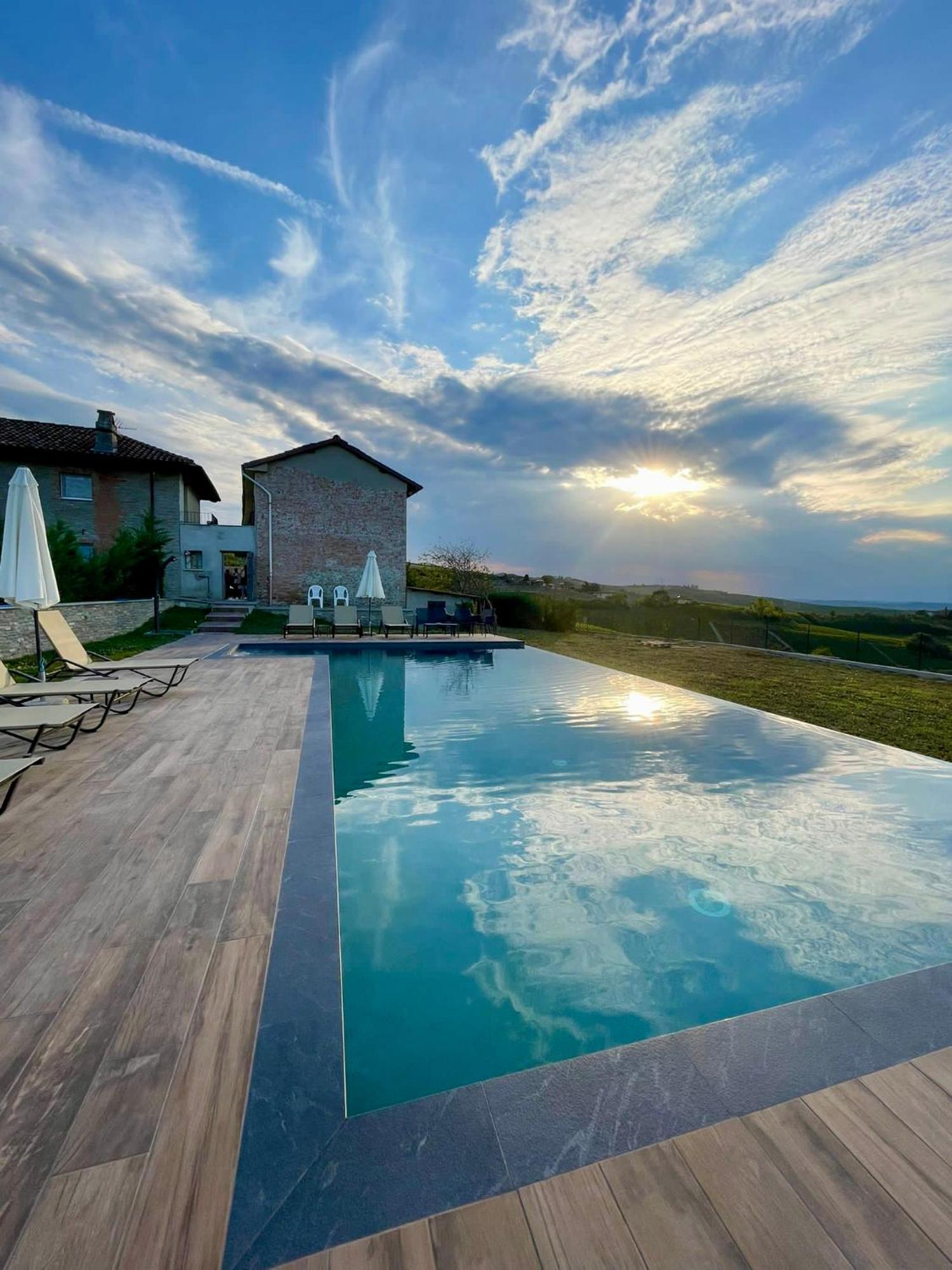 Villa Barbero Alba Langhe Mango Exteriör bild